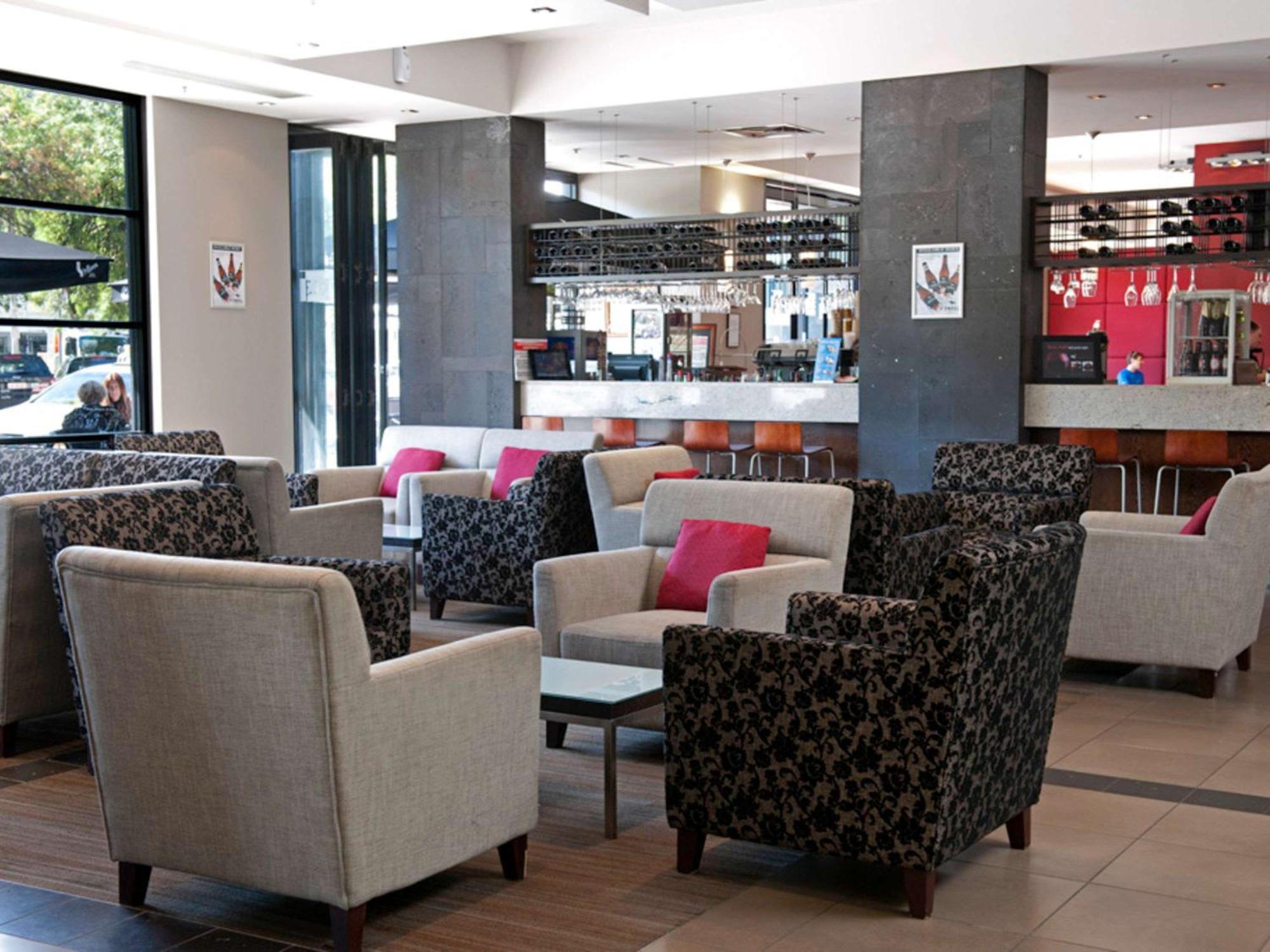 Mantra Hindmarsh Square Hotel Adelaide Exterior photo
