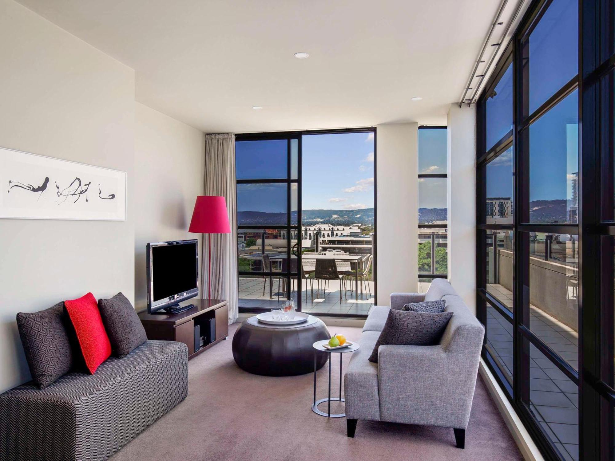 Mantra Hindmarsh Square Hotel Adelaide Exterior photo